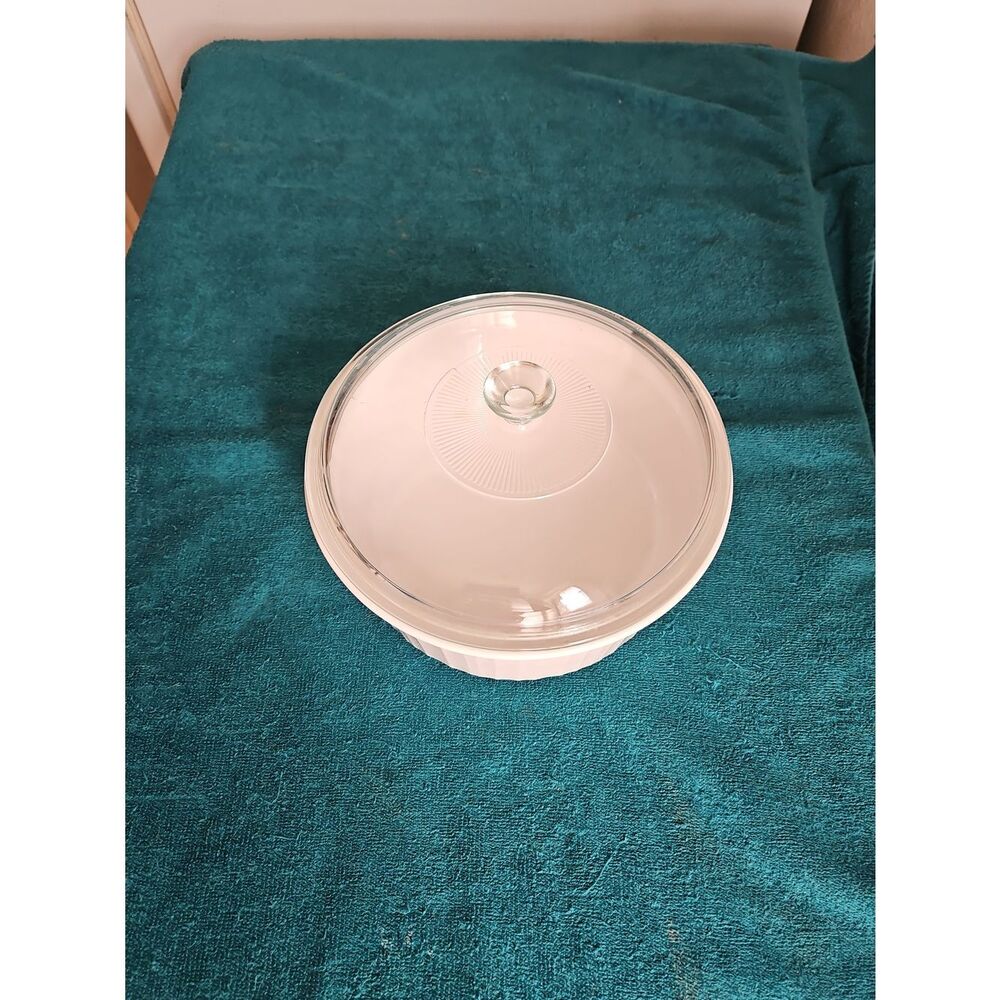 Corningware French White Ribbed Casserole with Clear Glass Lid 2.5 Liter - Picture 2 of 5